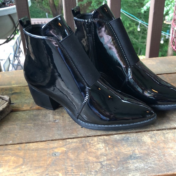 Gorgeous NEW Black Patent mid-heel Booties. 7 - Picture 1 of 6